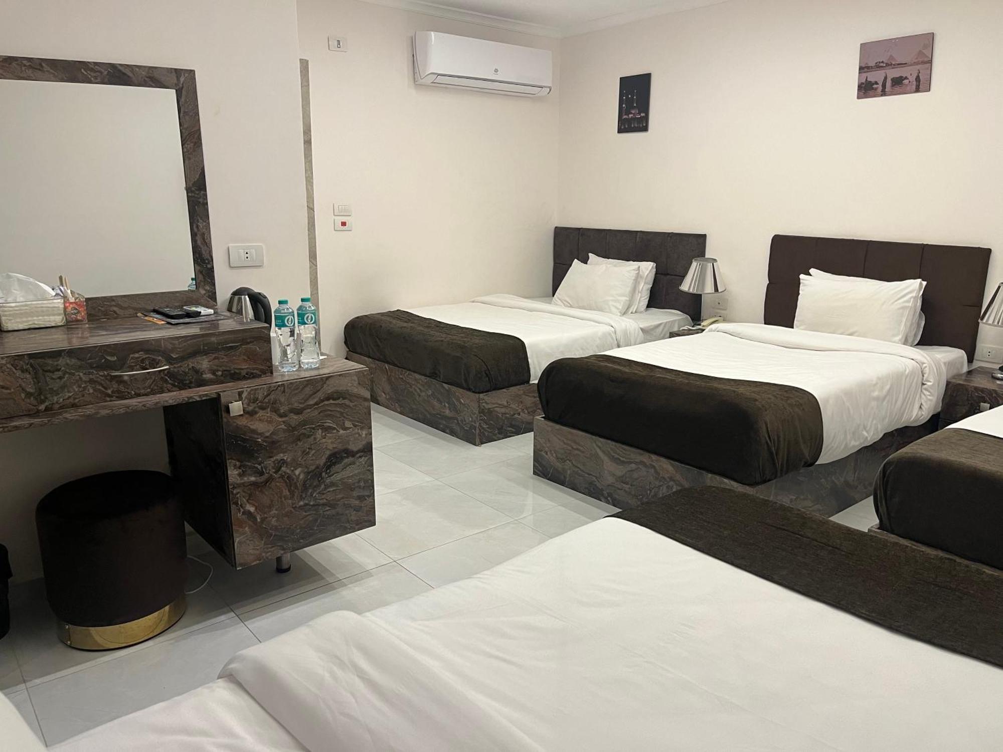Shadow Pyramids Suites And Jacuzzi Kafret el-Gabal 외부 사진